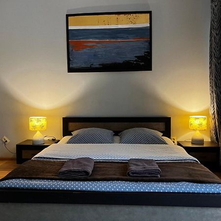 Apartments On Skoryka Str ลวีฟ ภายนอก รูปภาพ