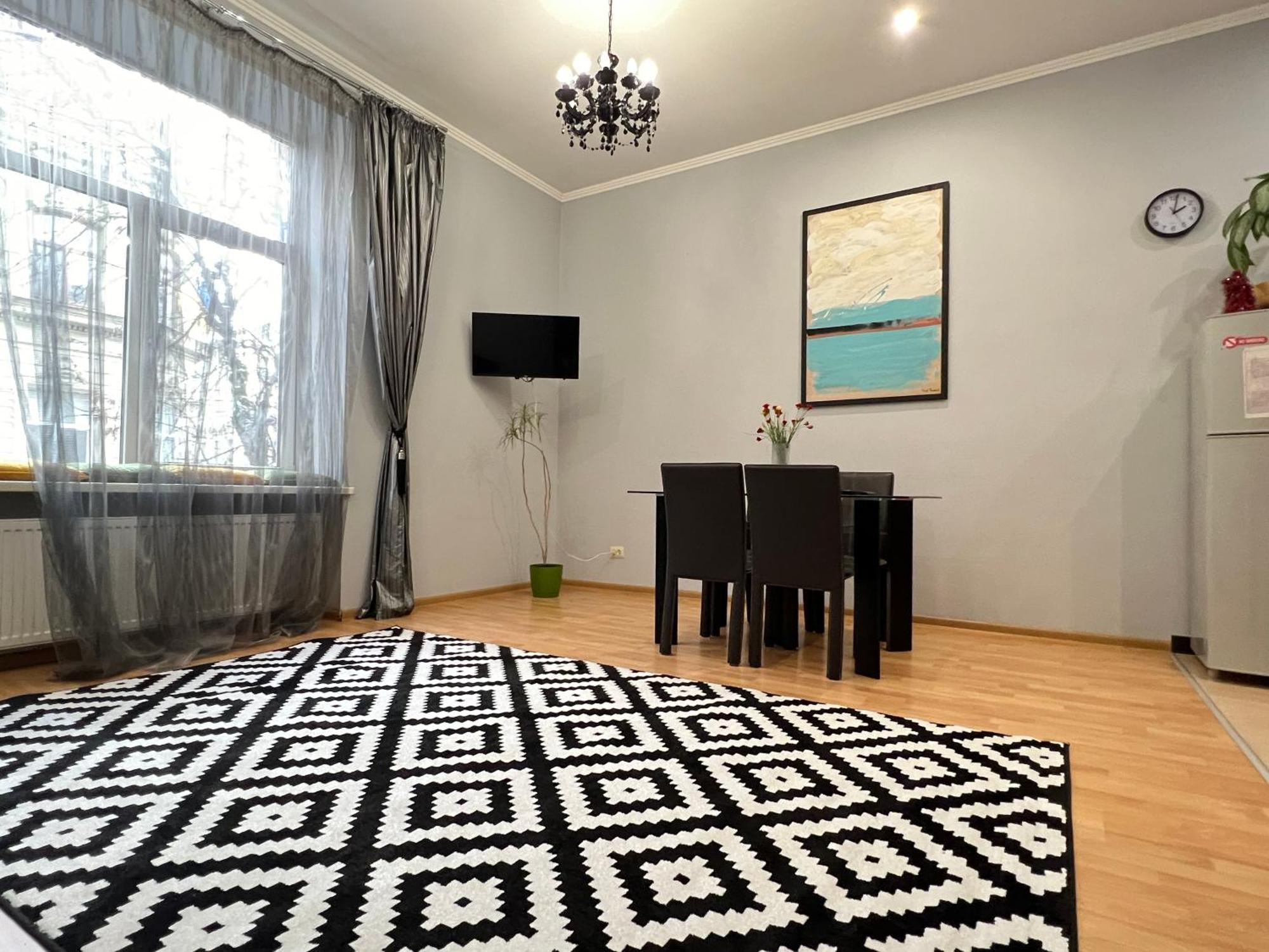 Apartments On Skoryka Str ลวีฟ ภายนอก รูปภาพ